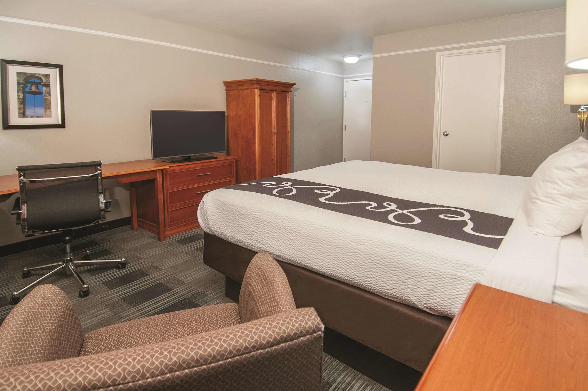 La Quinta Inn By Wyndham San Antonio Brooks City Base Extérieur photo